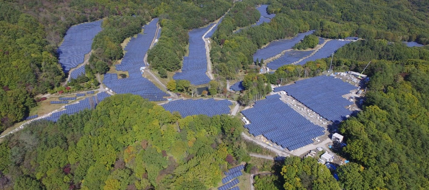 駒ヶ根太陽光発電所(中央から東側)